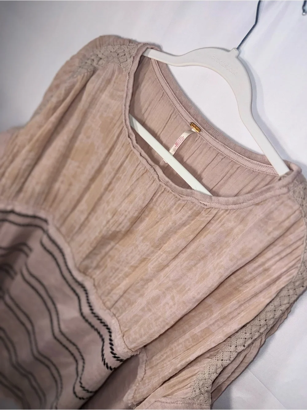 Free People Women Light Blush/Beige Striped Boho Flowy Oversized top size Small